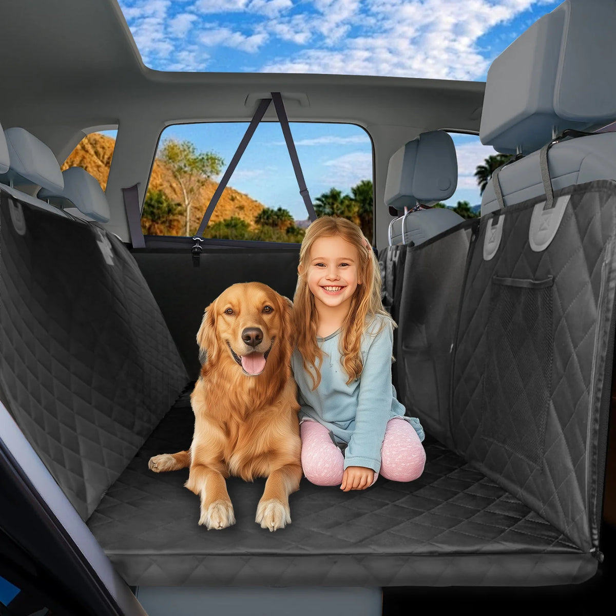 Golden retriever et enfant sur le Plateau Copilote installé sur une banquette arrière